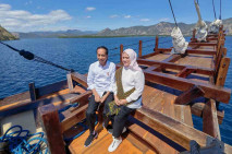 Naik Kapal Pinisi, Jokowi...