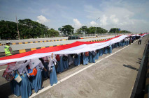 Pembentangan Bendera...