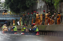 Kerja Bakti Bersih-Bersih...