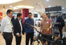 Berkolaborasi dengan...