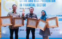 Dinobatkan Sebagai The...