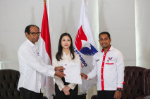 Ketum Perindo Angela...