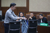 Tom Lembong Dituntut...