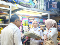 Pasar Legendaris Sepi,...