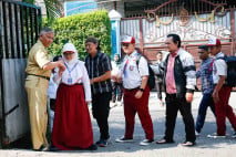 Potret Ayah Antar Sekolah...
