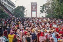 Parade Kebaya Pecahkan...