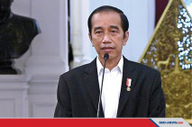 Jokowi Mengaktifkan...