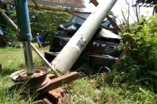 Antar Ibu Mau Melahirkan,...