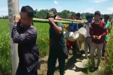 Warga Bombana Tangkap...