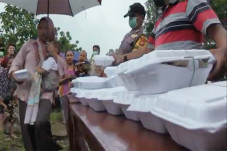 250 Paket Nasi Gratis...