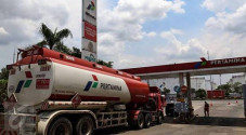 Menanti BBM Turun Harga