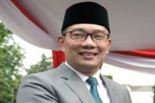 Tinjau PSBB di Depok,...