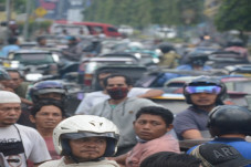 Tuntut Bantuan, Penarik...