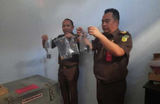 3 Tersangka Kasus Senpi...