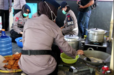 7 Dapur Lapangan Polda...