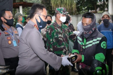 Dirikan Dapur Umum,...