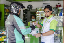 Diterpa Corona, Usaha...