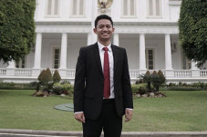Belva Devara Mundur...