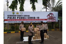 Polres Jakut Bagikan...