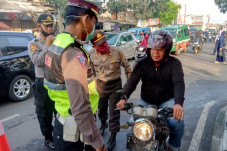 Hari Pertama PSBB, Banyak...