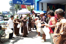 Kejari Bagi-bagi Masker...