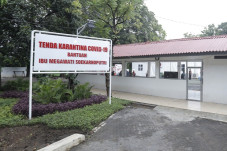 Tenda Karantina dari...