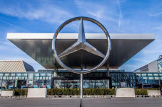 Keuntungan Mercedes-Benz...