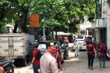 Didatangi Polisi Berpakaian...