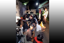 Polisi Rembang Bubarkan...