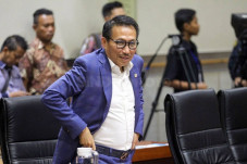 Ketua Komisi III Persilakan...