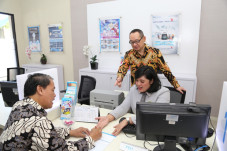 J Trust Bank Donasikan...