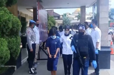 2 Pasangan Sejenis Bantai...