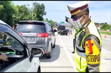 Puluhan Mobil dari Jakarta...
