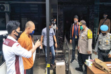 Sadis, Kepala Ditembak...