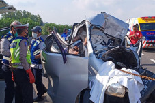 Hantam Mobil Boks Mogok...