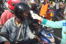 Hari ke-2 PSBB di Surabaya,...