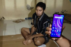 Lagi Tidur dengan Menantu,...