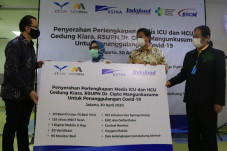 Astra Serahkan Perlengkapan...