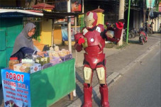 Laris Manis, Lapak Takjil...