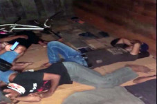 Coba Kelabuhi Petugas,...