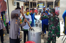 Batang Buka Dapur Umum,...