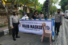 Jangan Keluar Rumah...