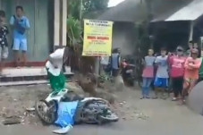 Apes Jambret Emak-emak...