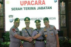 Kombes Pol Johnny Eddizon...