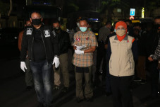 Awas! Pelanggar PSBB...