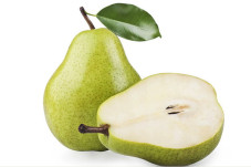 Makan Buah Pir Saat...