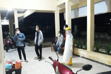 Sedang Jalani Karantina,...