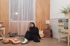 Rilis Single Tik Tok,...