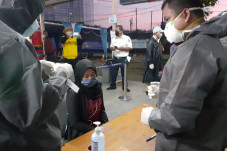 Penumpang KRL Tes Swab...