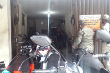 Langgar PSBB, Satpol...